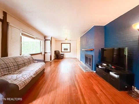 Tiny photo for 102 W Farragut Rd, Oak Ridge, TN 37830 (MLS # 1352995)