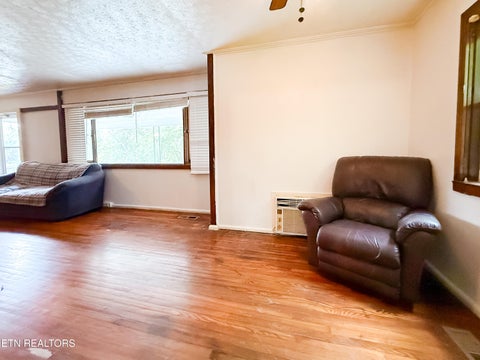 Tiny photo for 102 W Farragut Rd, Oak Ridge, TN 37830 (MLS # 1352995)