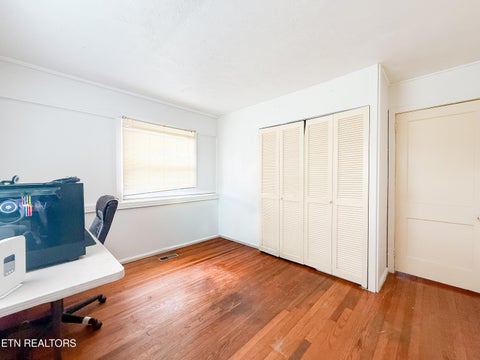 Tiny photo for 102 W Farragut Rd, Oak Ridge, TN 37830 (MLS # 1352995)