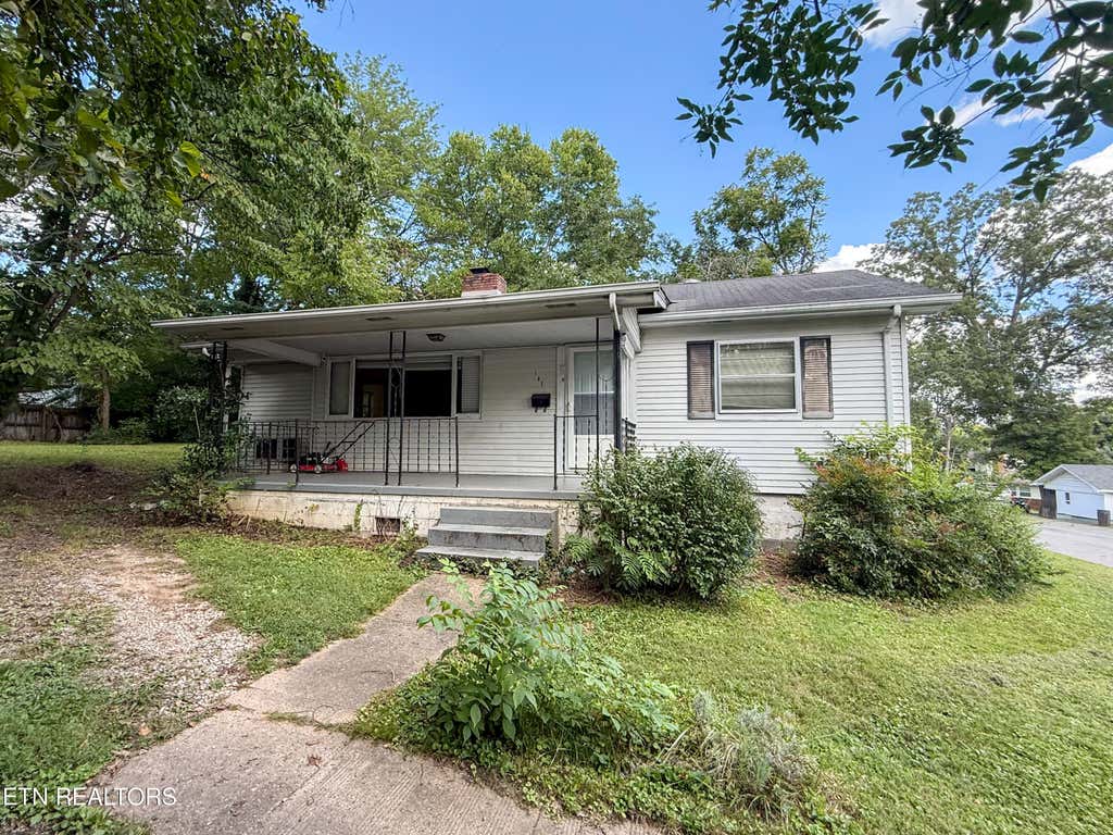 Photo of 102 W Farragut Rd, Oak Ridge, TN 37830 (MLS # 1352995)