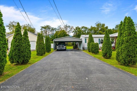 Tiny photo for 171 E Memorial Drive, Jacksboro, TN 37757 (MLS # 1356206)