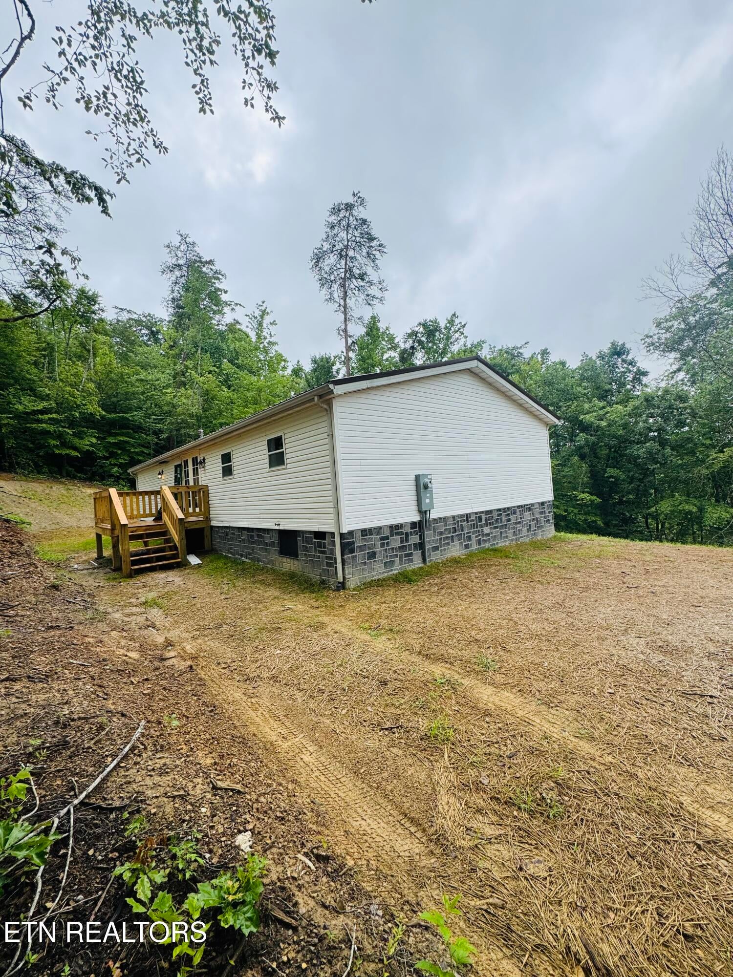 2808 Hwy 61 W