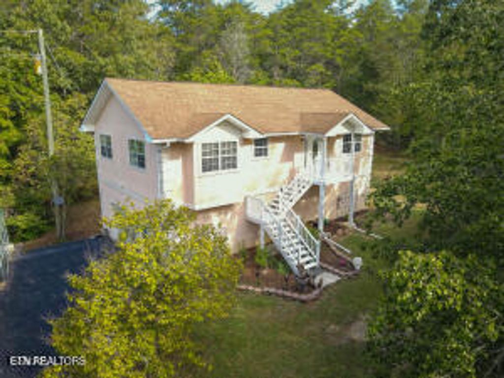 Photo of 820 Matthews Way, Sevierville, TN 37876 (MLS # 1317255)