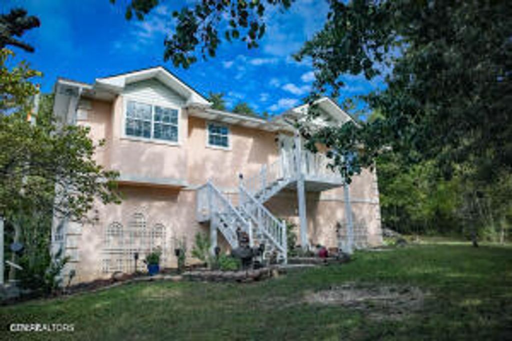 Photo of 820 Matthews Way, Sevierville, TN 37876 (MLS # 1317255)