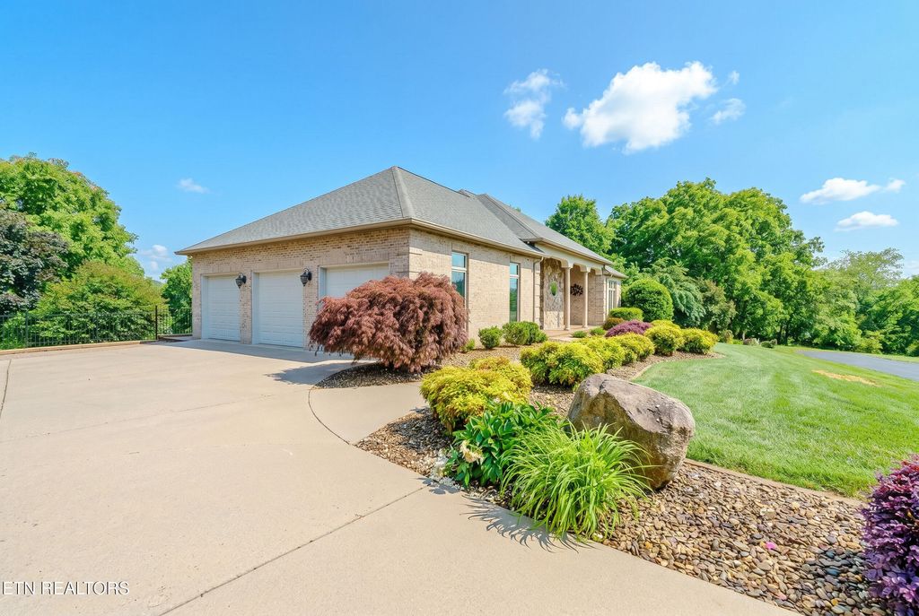 Photo of 402 Catoosa Lane, Loudon, TN 37774 (MLS # 1340184)