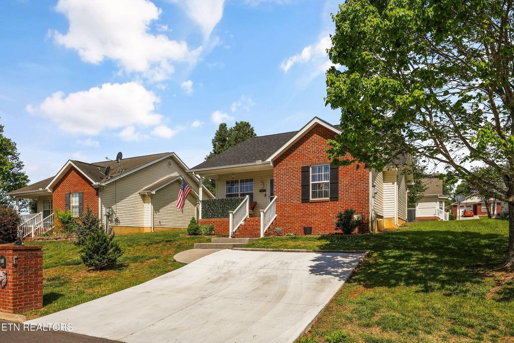 Photo of 1709 Watauga St, Sevierville, TN 37876 (MLS # 1337364)