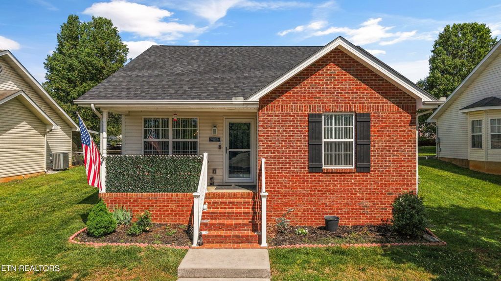 Photo of 1709 Watauga St, Sevierville, TN 37876 (MLS # 1337364)