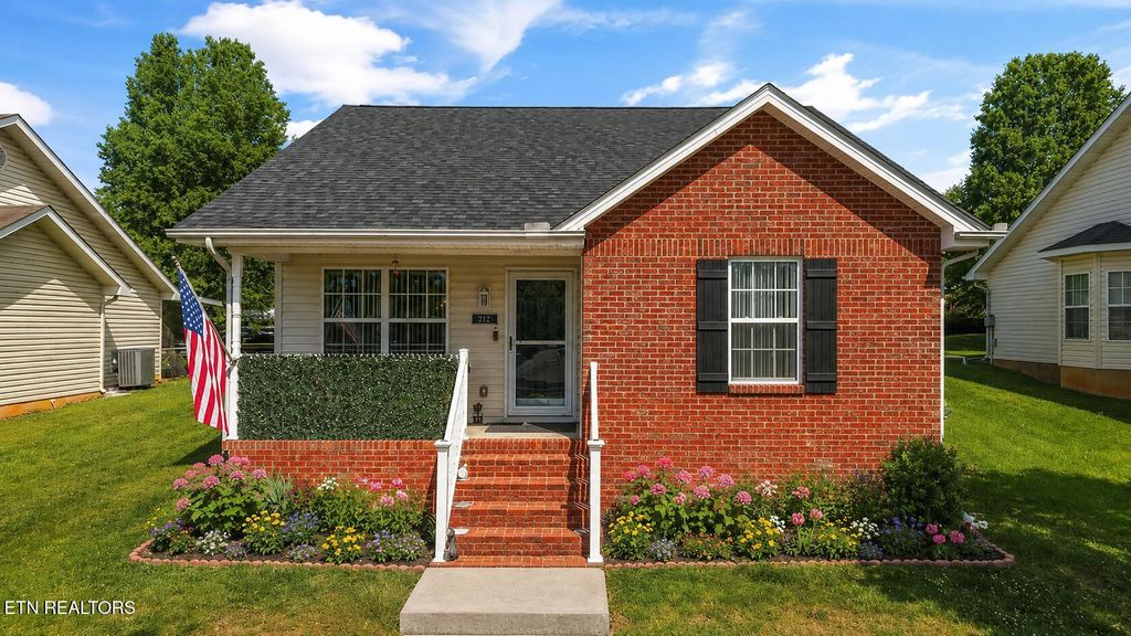 Photo of 1709 Watauga St, Sevierville, TN 37876 (MLS # 1337364)