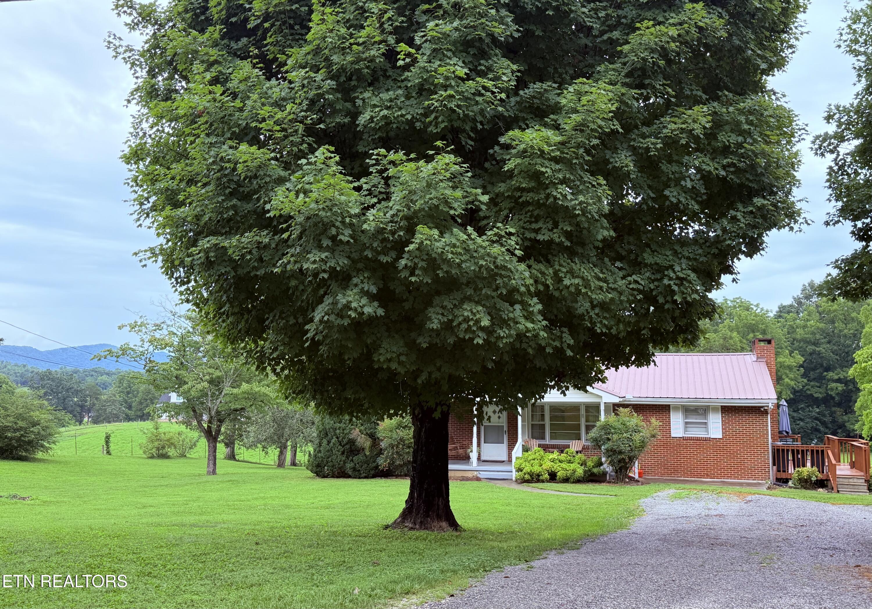 371 Pinecrest Rd