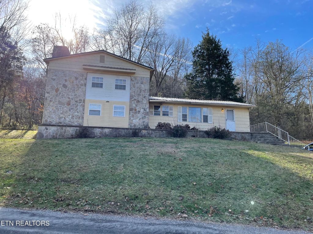 Photo of 318 Sanders Rd, New Tazewell, TN 37825 (MLS # 1255267)
