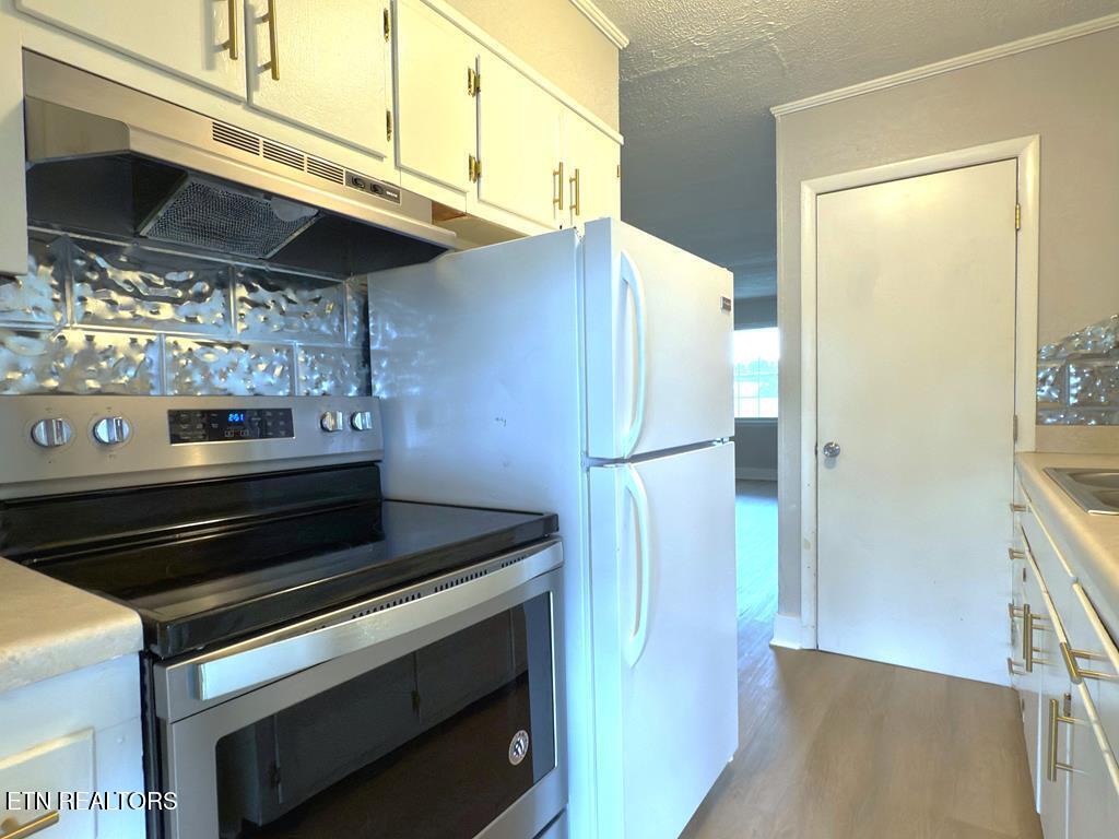 214 Lakeview Stable Rd