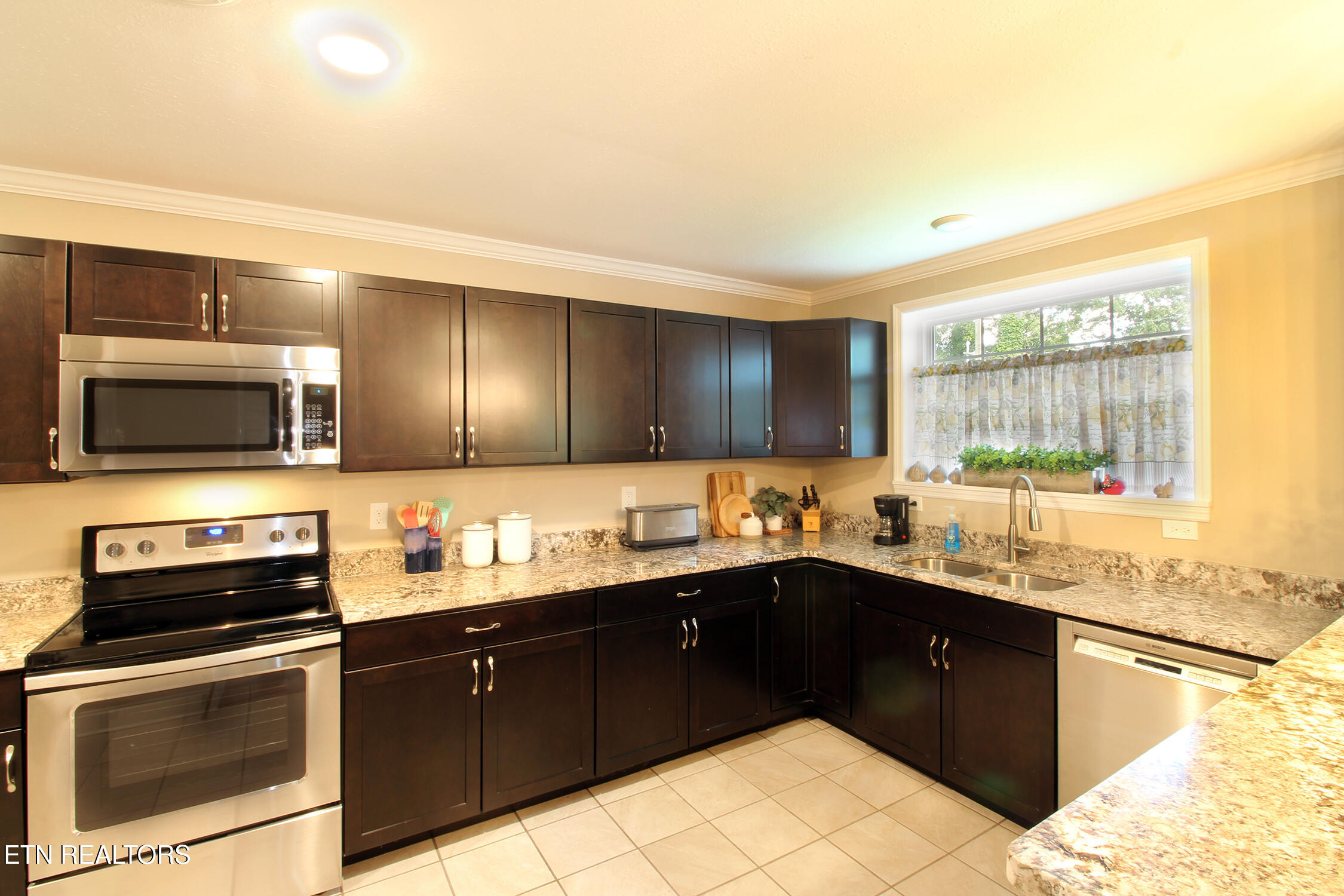 3400 Kenilworth Lane