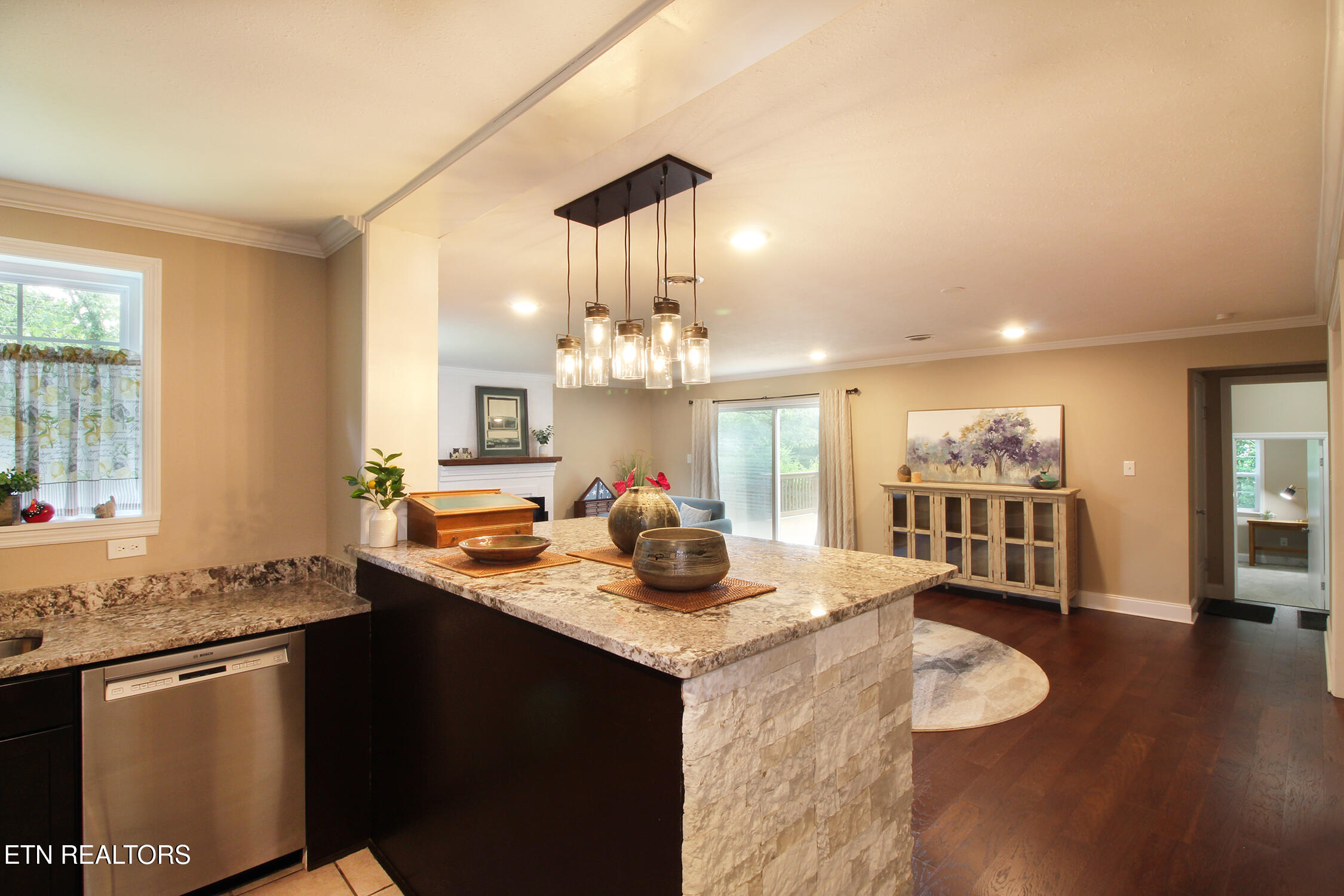 3400 Kenilworth Lane