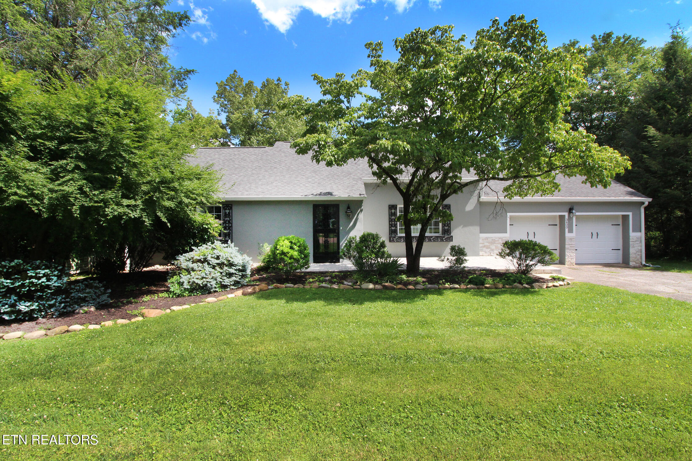 3400 Kenilworth Lane