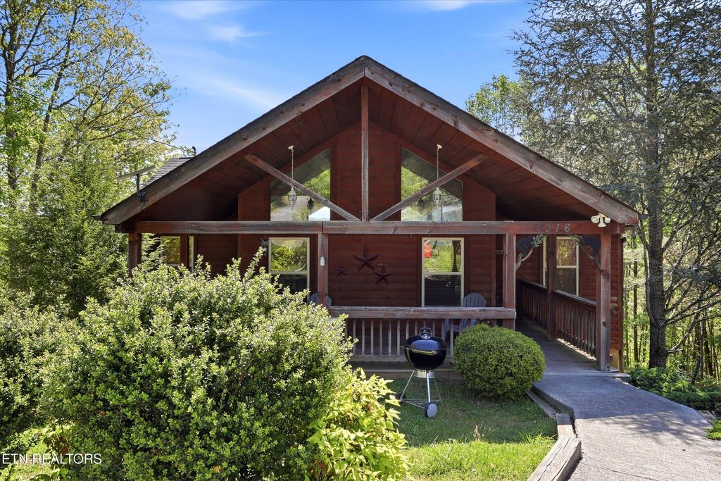 Photo of 2316 Wooddale Way, Sevierville, TN 37876 (MLS # 1337692)