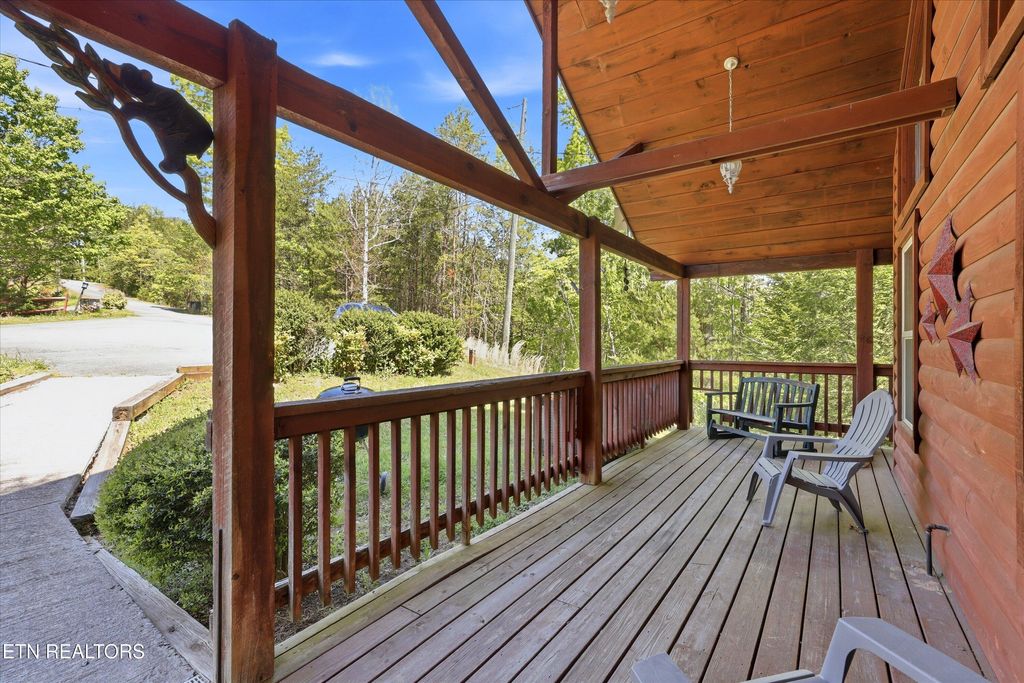 Photo of 2316 Wooddale Way, Sevierville, TN 37876 (MLS # 1337692)