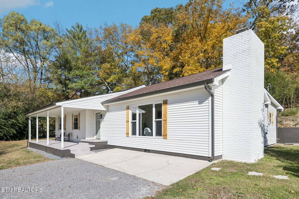 Photo of 211 McCarroll Lane, Harriman, TN 37748 (MLS # 1321154)