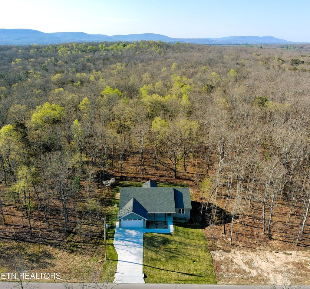 Photo of 402 St George Drive, Fairfield Glade, TN 38558 (MLS # 1326010)