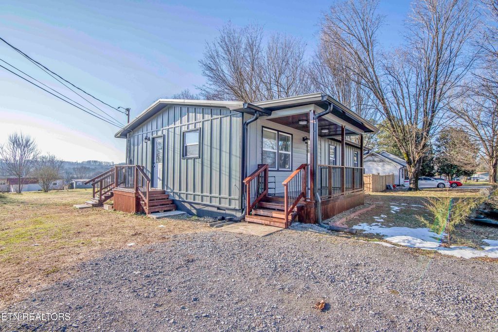 Photo of 1221 Lincoln Drive Dr, Madisonville, TN 37354 (MLS # 1328901)