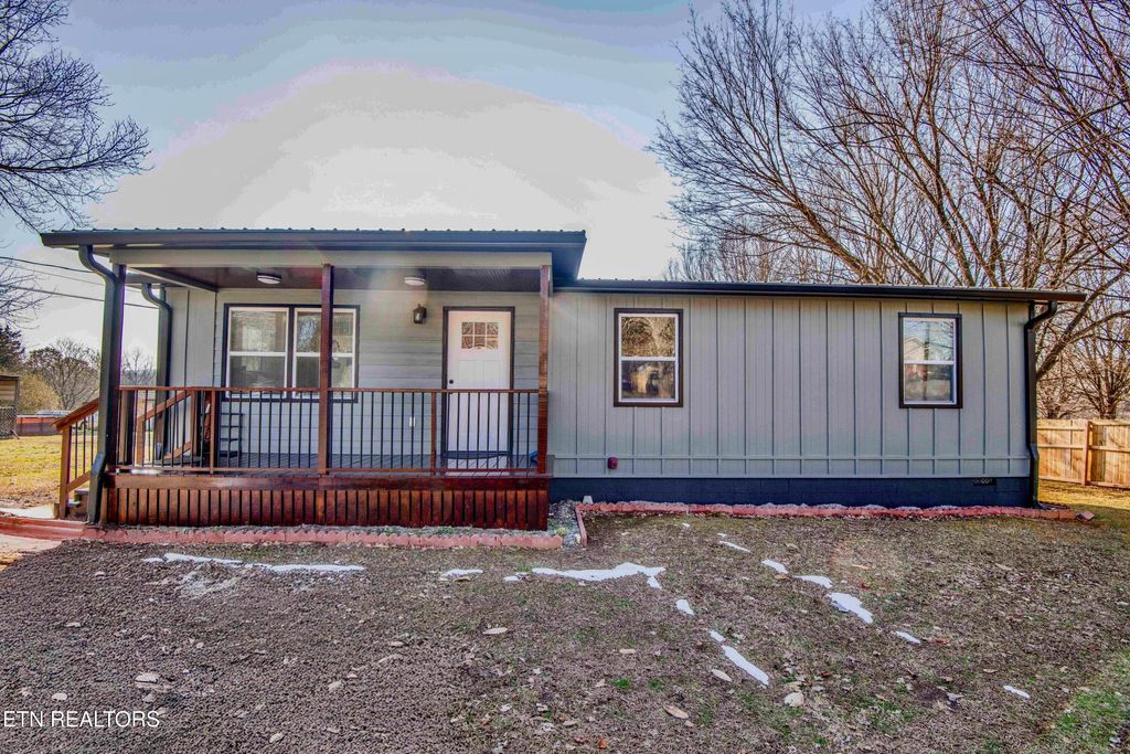 Photo of 1221 Lincoln Drive Dr, Madisonville, TN 37354 (MLS # 1328901)