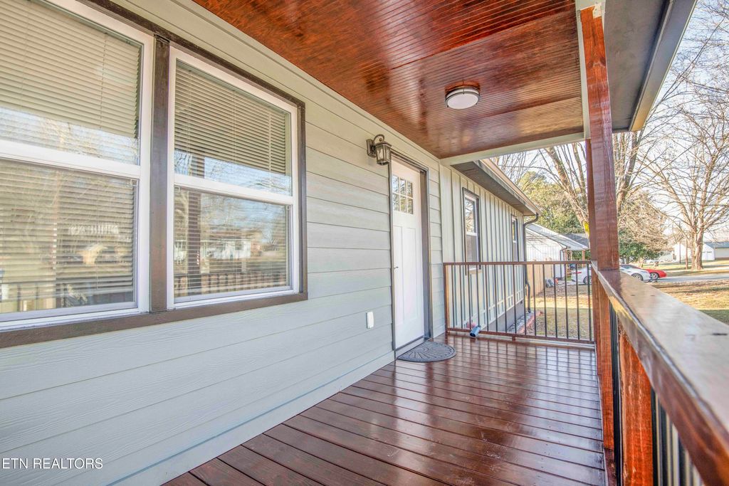 Photo of 1221 Lincoln Drive Dr, Madisonville, TN 37354 (MLS # 1328901)