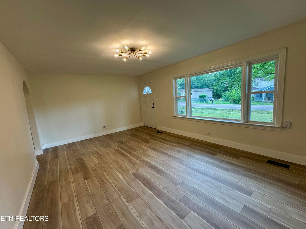 Photo of 2204 Bradshaw Garden Rd, Knoxville, TN 37912 (MLS # 1325087)