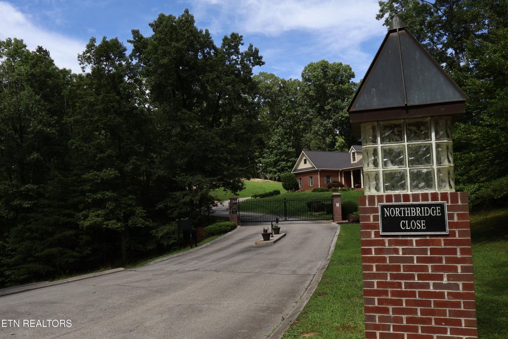 Photo of 1014 Northbridge Close, Kingston, TN 37763 (MLS # 1341603)