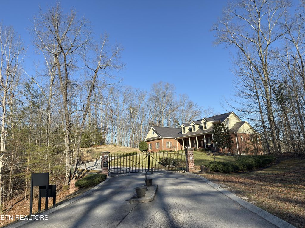 Photo of 1014 Northbridge Close, Kingston, TN 37763 (MLS # 1341603)