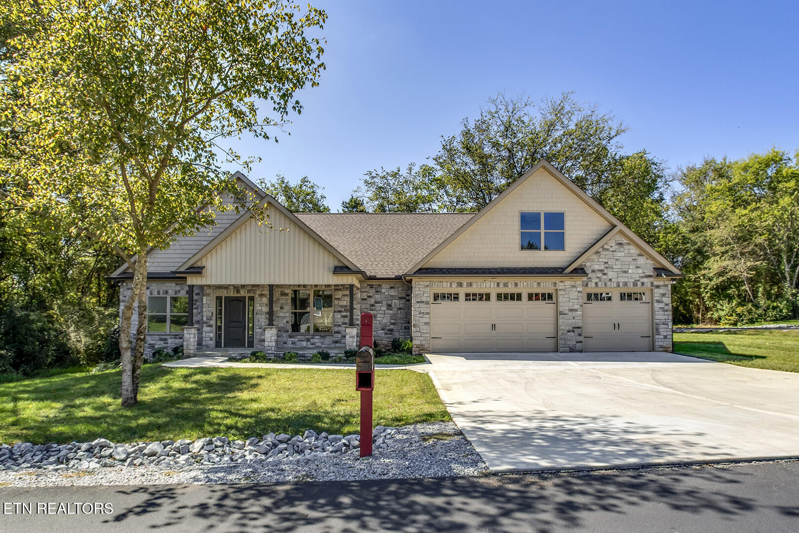 Loudon, Tennessee 37774, United States, 3 Bedrooms Bedrooms, ,3 BathroomsBathrooms,Residential,Pending,212460