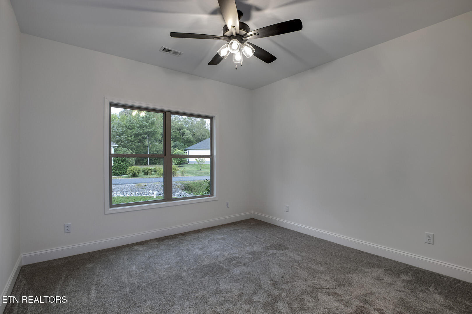 Loudon, Tennessee 37774, United States, 3 Bedrooms Bedrooms, ,3 BathroomsBathrooms,Residential,Pending,212460