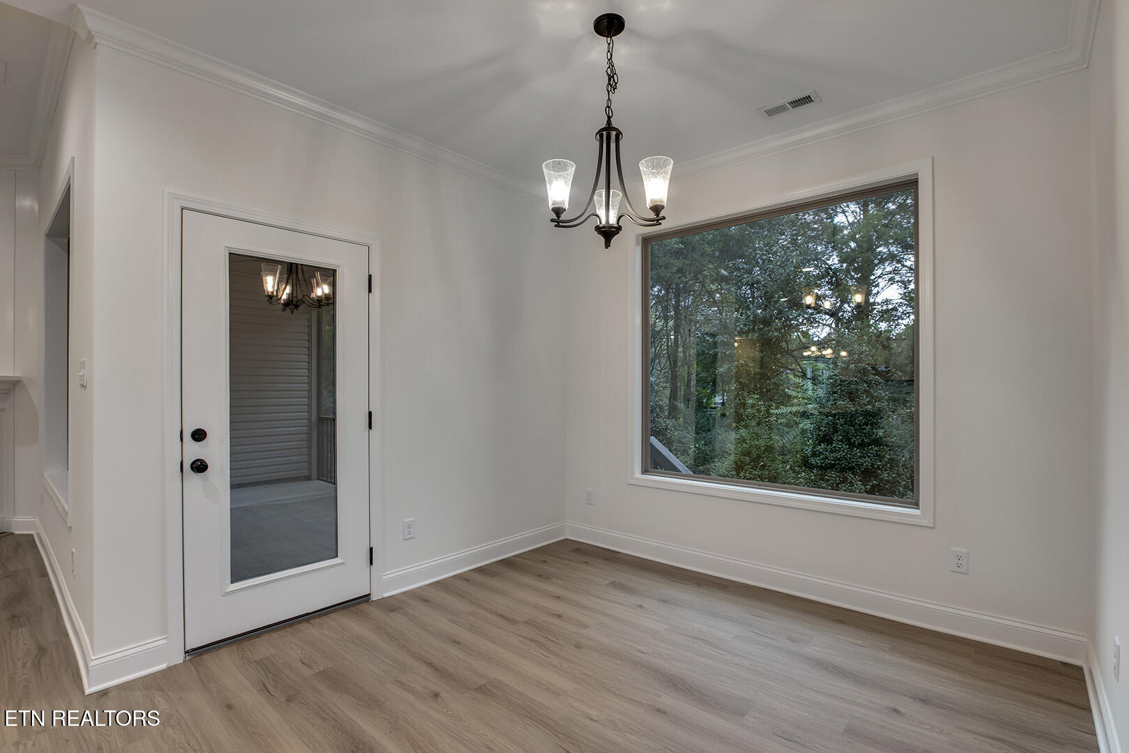 Loudon, Tennessee 37774, United States, 3 Bedrooms Bedrooms, ,3 BathroomsBathrooms,Residential,Pending,212460