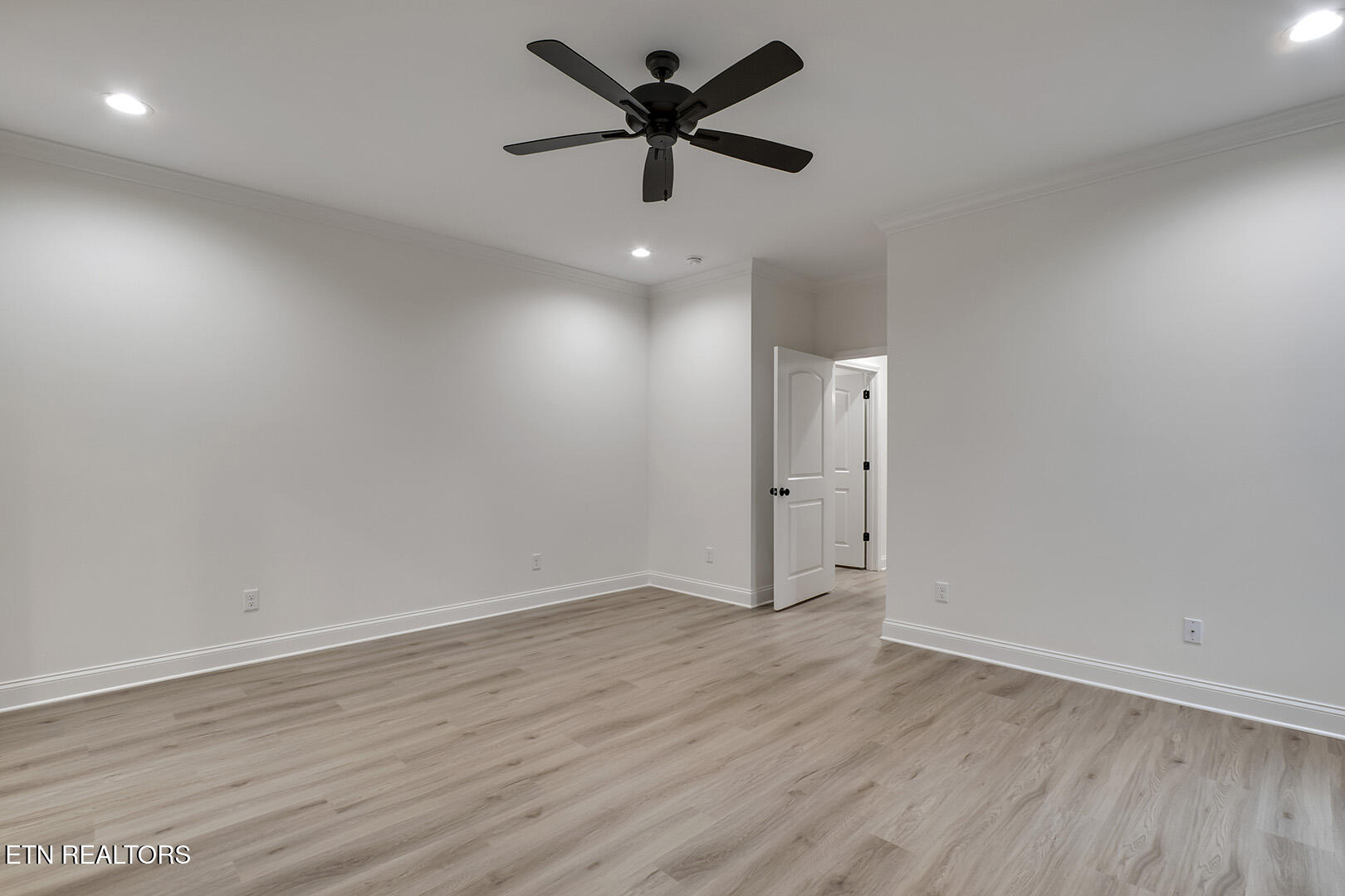 Loudon, Tennessee 37774, United States, 3 Bedrooms Bedrooms, ,3 BathroomsBathrooms,Residential,Pending,212460