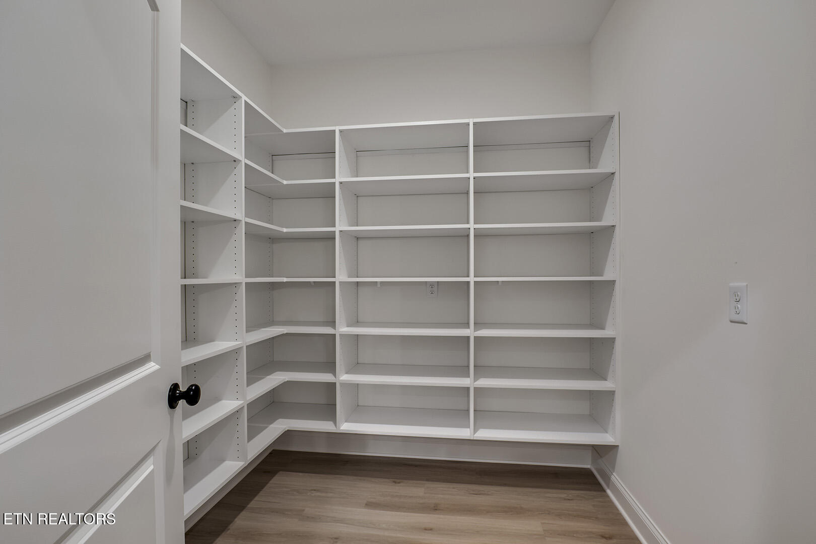 Loudon, Tennessee 37774, United States, 3 Bedrooms Bedrooms, ,3 BathroomsBathrooms,Residential,Pending,212460