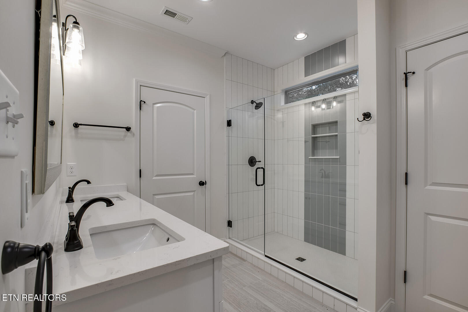 Loudon, Tennessee 37774, United States, 3 Bedrooms Bedrooms, ,3 BathroomsBathrooms,Residential,Pending,212460