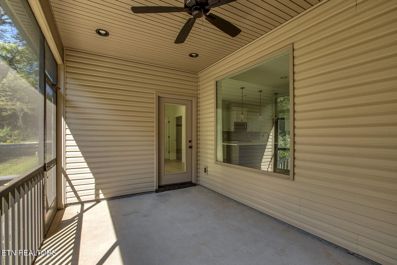 Loudon, Tennessee 37774, United States, 3 Bedrooms Bedrooms, ,3 BathroomsBathrooms,Residential,Pending,212460