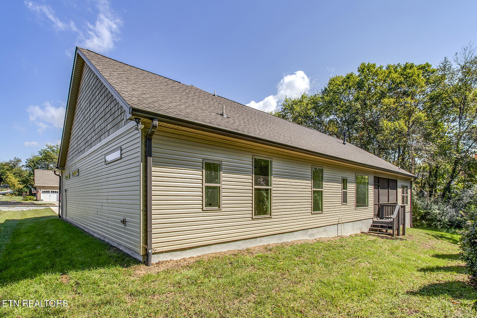 Loudon, Tennessee 37774, United States, 3 Bedrooms Bedrooms, ,3 BathroomsBathrooms,Residential,Pending,212460