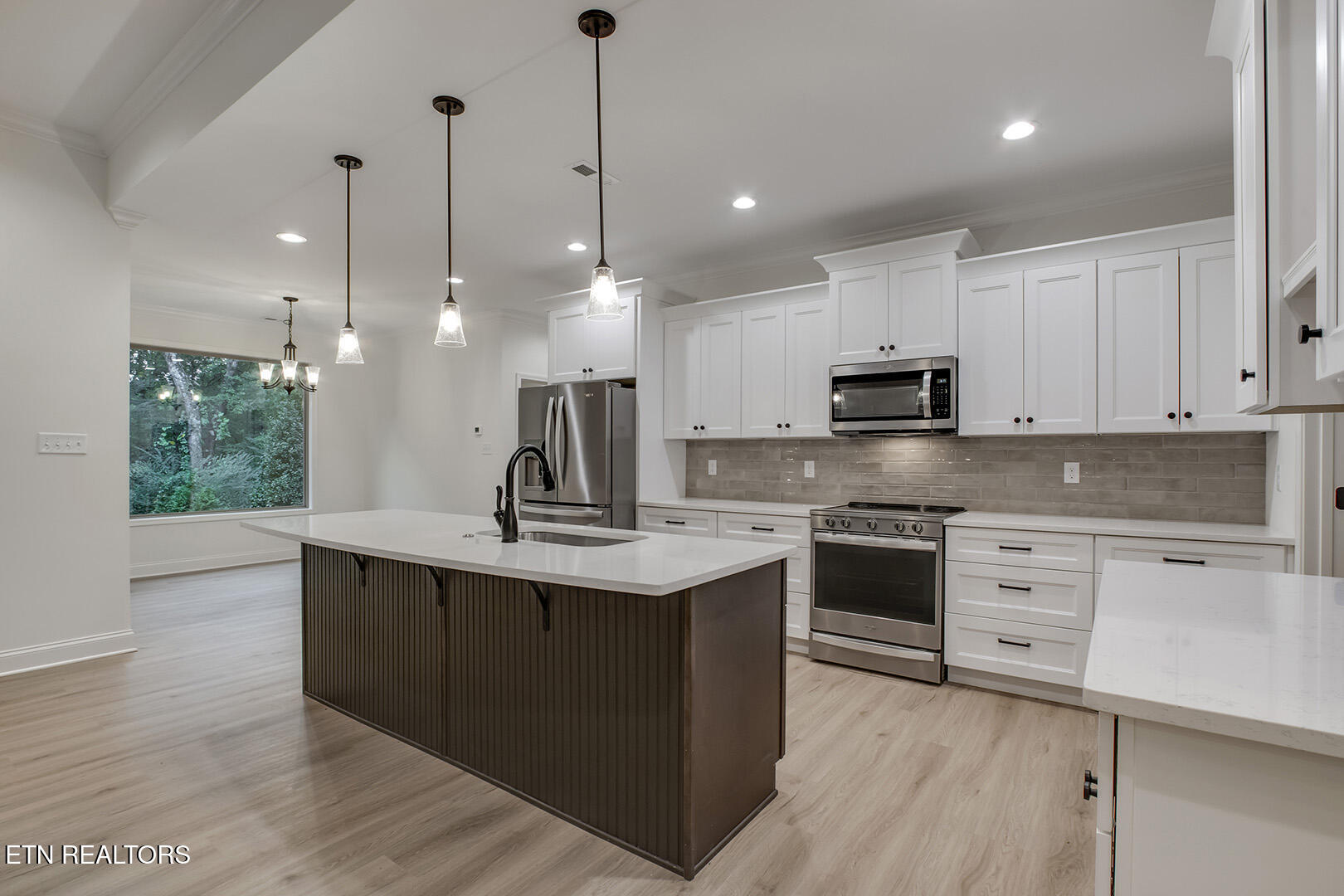 Loudon, Tennessee 37774, United States, 3 Bedrooms Bedrooms, ,3 BathroomsBathrooms,Residential,Pending,212460