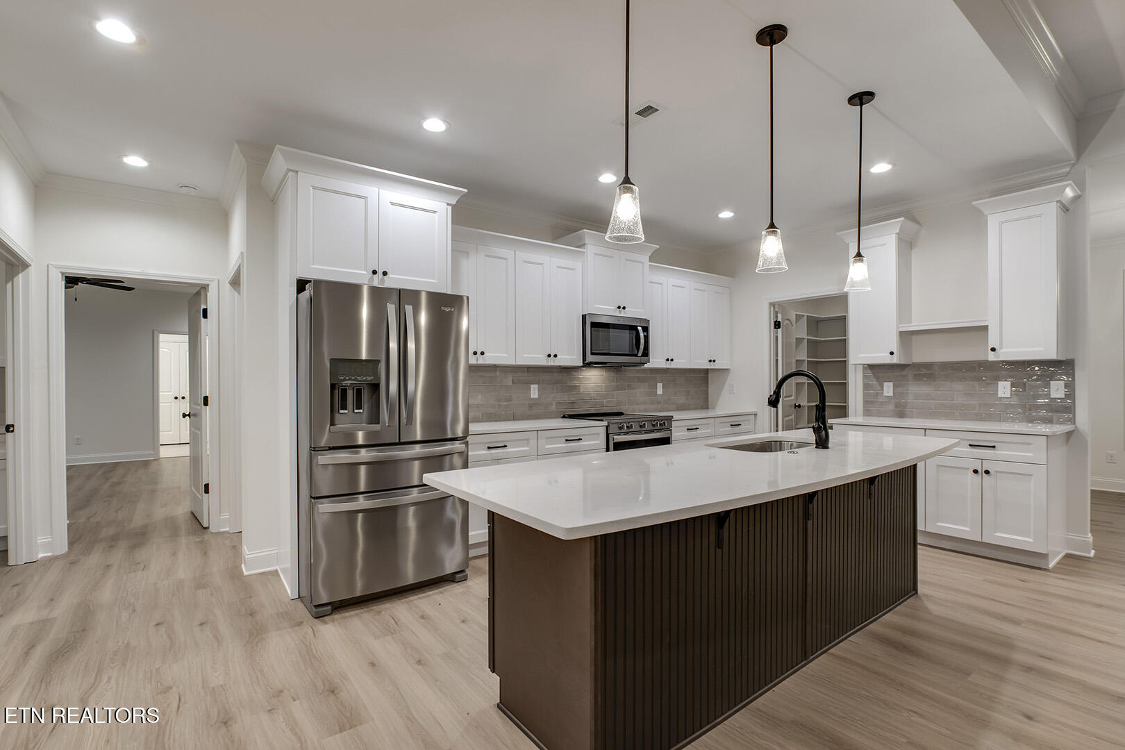 Loudon, Tennessee 37774, United States, 3 Bedrooms Bedrooms, ,3 BathroomsBathrooms,Residential,Pending,212460