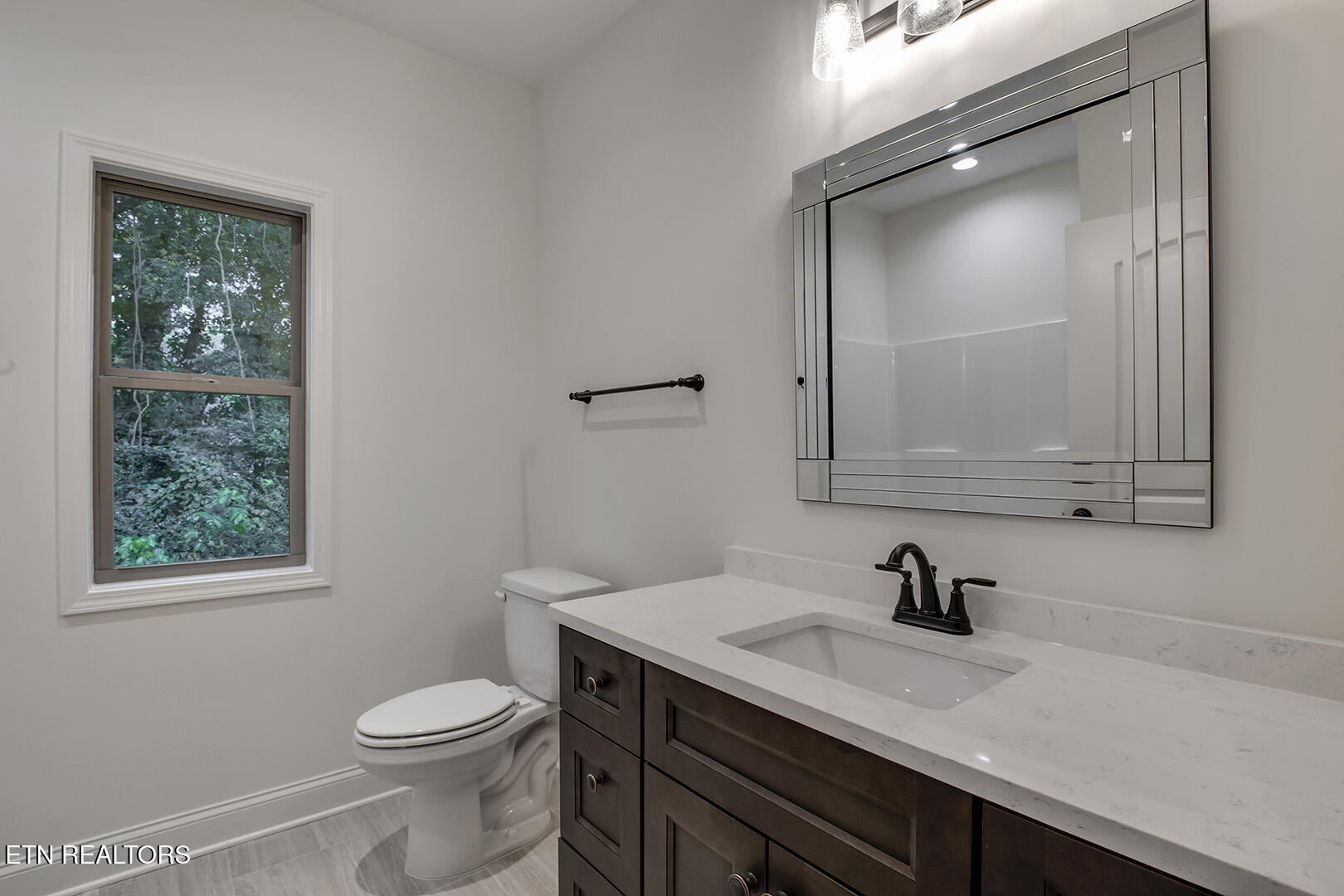 Loudon, Tennessee 37774, United States, 3 Bedrooms Bedrooms, ,3 BathroomsBathrooms,Residential,Pending,212460