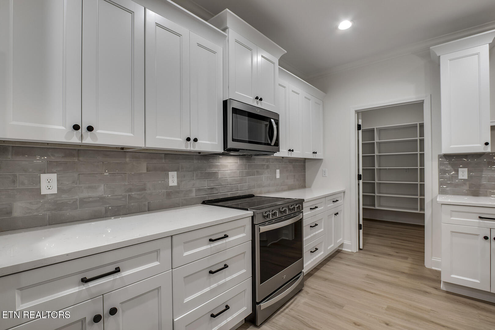 Loudon, Tennessee 37774, United States, 3 Bedrooms Bedrooms, ,3 BathroomsBathrooms,Residential,Pending,212460