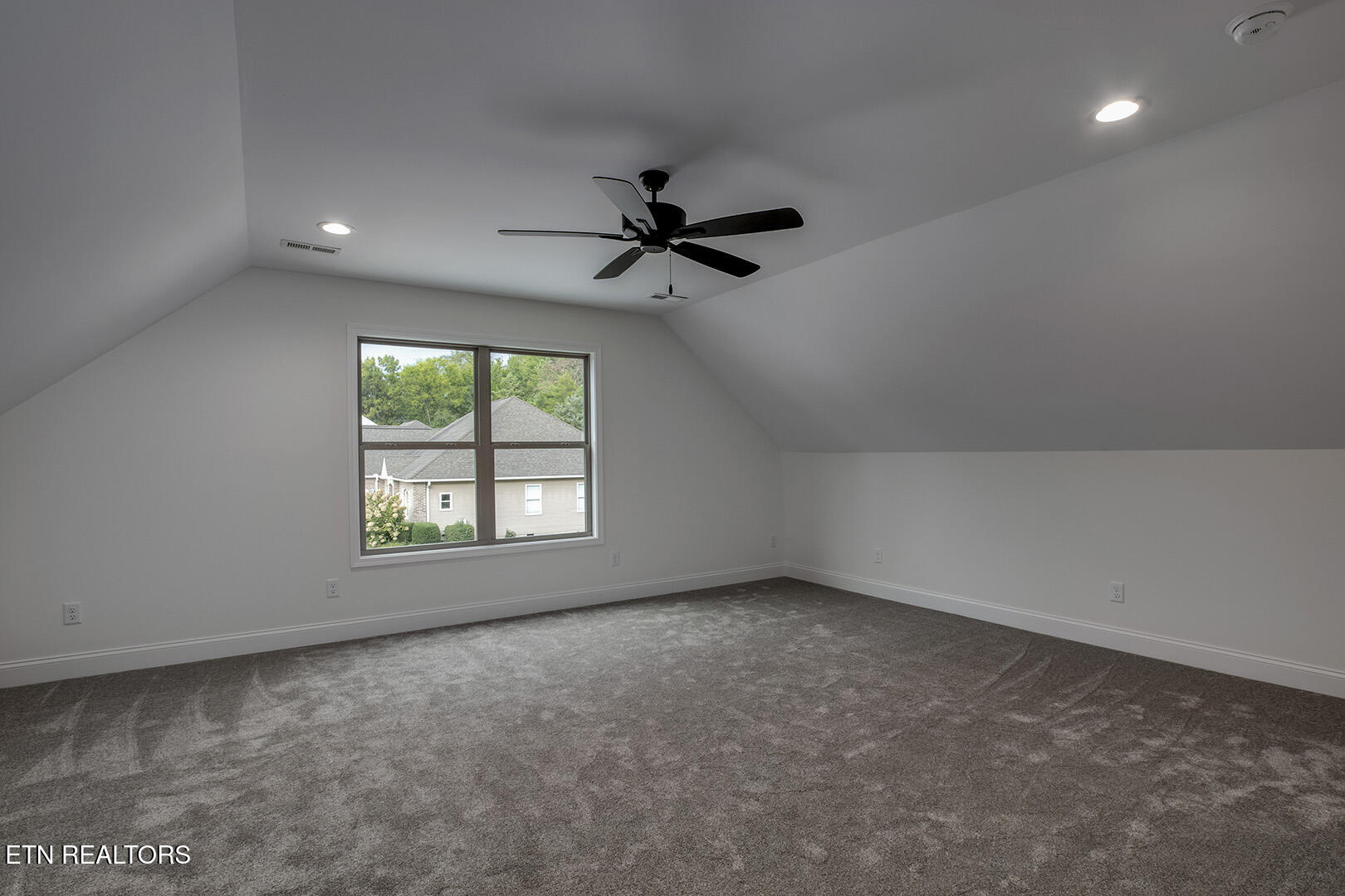 Loudon, Tennessee 37774, United States, 3 Bedrooms Bedrooms, ,3 BathroomsBathrooms,Residential,Pending,212460