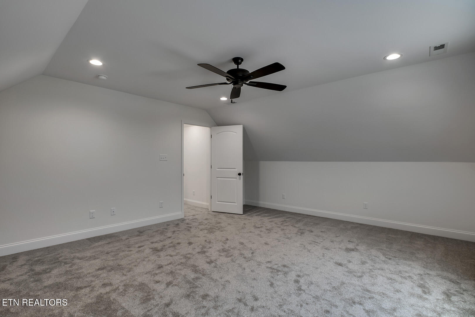 Loudon, Tennessee 37774, United States, 3 Bedrooms Bedrooms, ,3 BathroomsBathrooms,Residential,Pending,212460