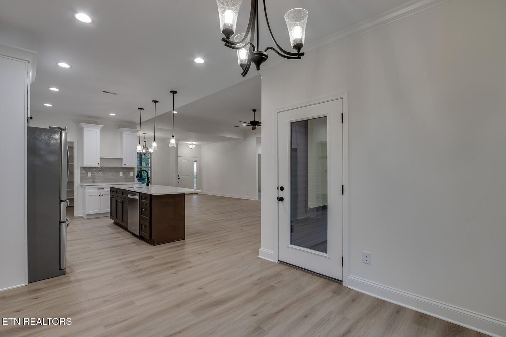 Loudon, Tennessee 37774, United States, 3 Bedrooms Bedrooms, ,3 BathroomsBathrooms,Residential,Pending,212460