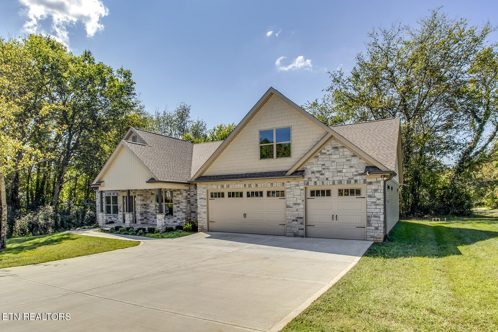 Loudon, Tennessee 37774, United States, 3 Bedrooms Bedrooms, ,3 BathroomsBathrooms,Residential,Pending,212460