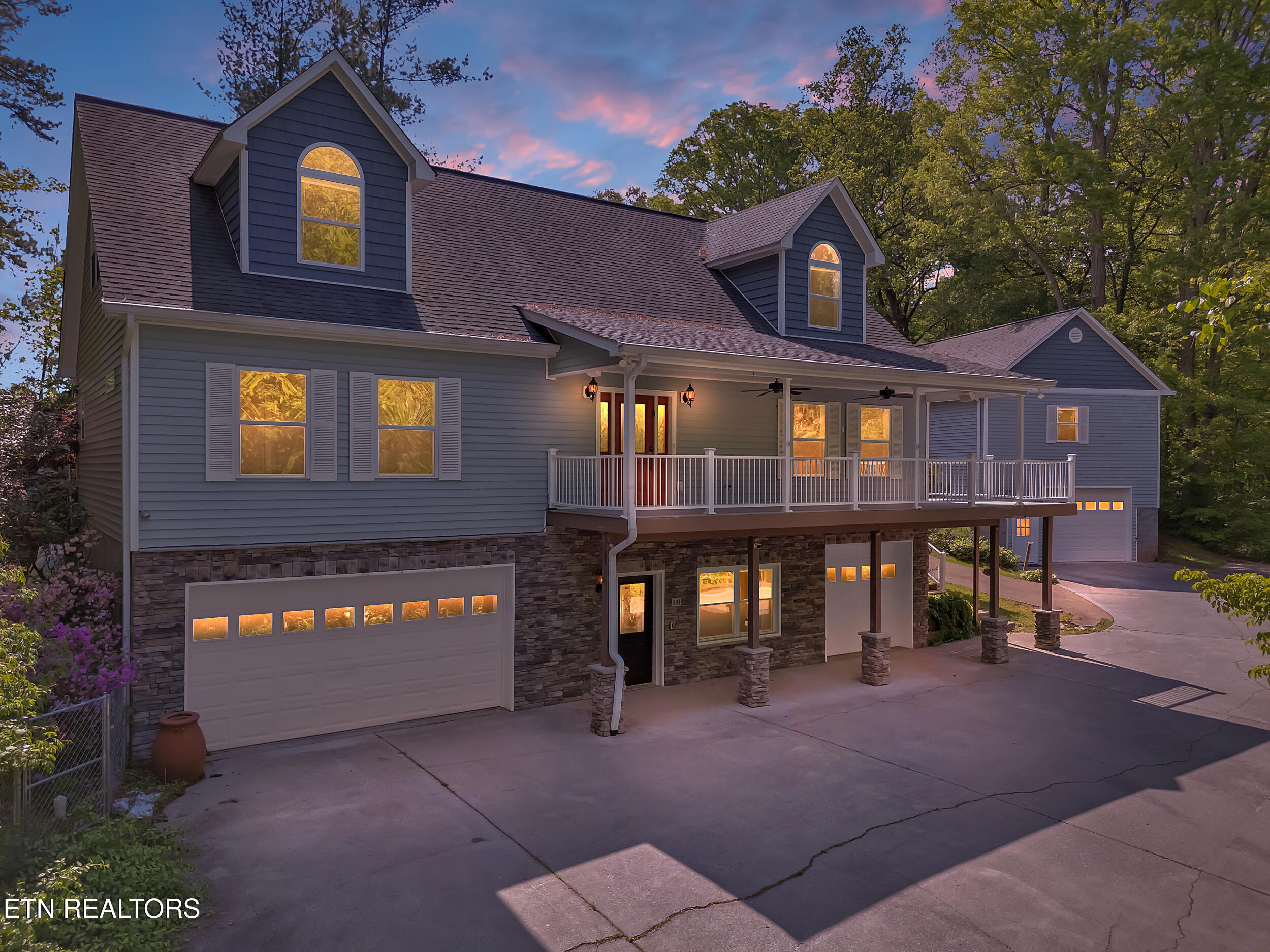 621 W Millers Cove Rd