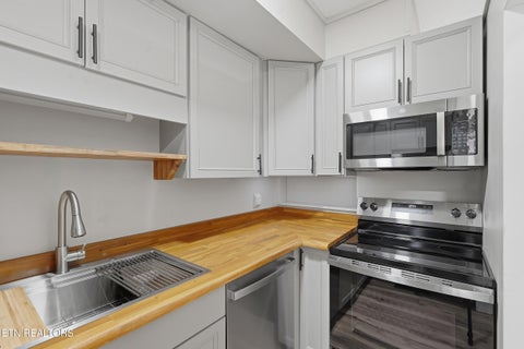 Tiny photo for 2806 Suncrest Rd #APT 4, Pigeon Forge, TN 37863 (MLS # 1348006)