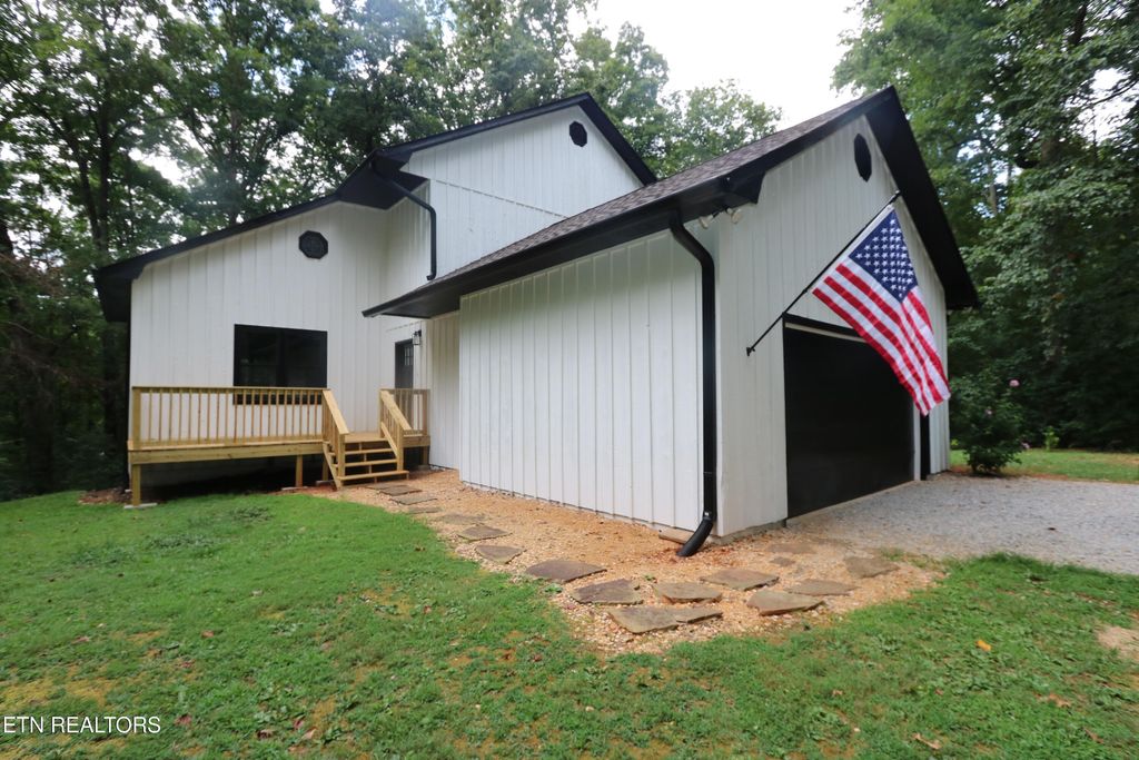 Photo of 109 Oakland Lane, Sweetwater, TN 37874 (MLS # 1308486)