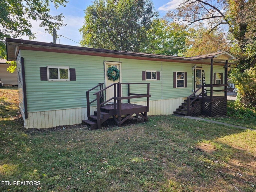 Photo of 600 W 7Th Ave, Lenoir City, TN 37771 (MLS # 1318256)
