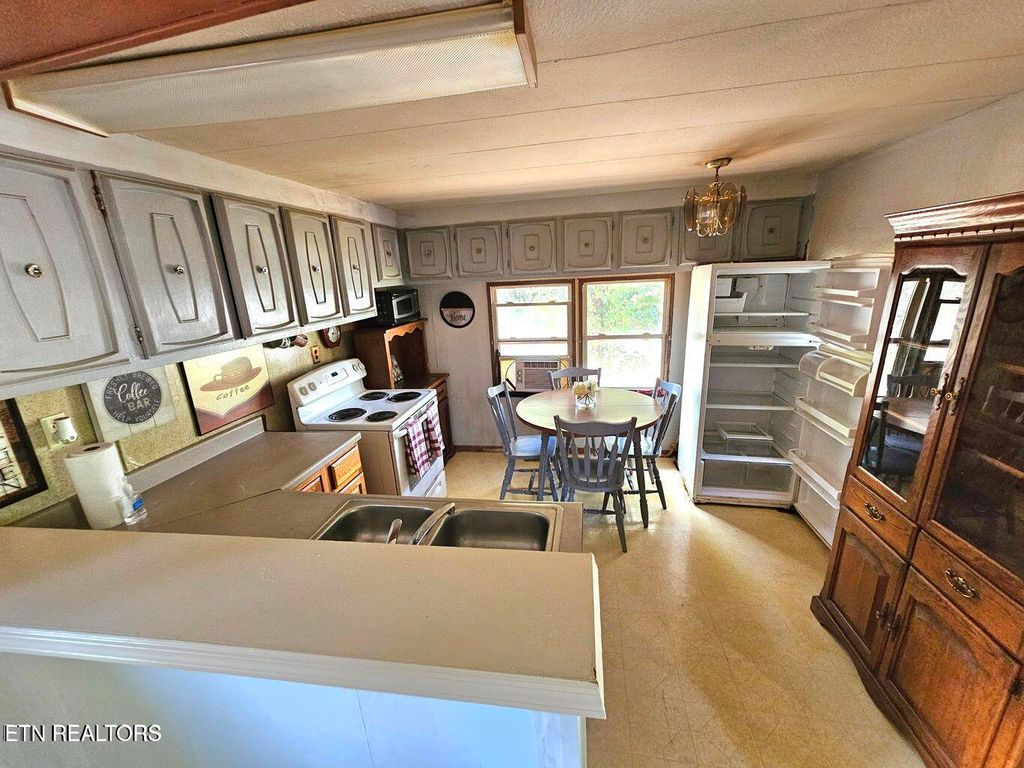 Photo of 600 W 7Th Ave, Lenoir City, TN 37771 (MLS # 1318256)