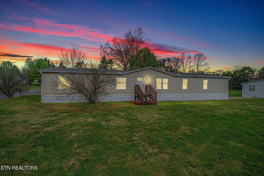 Photo of 4504 Winslow Drive, Strawberry Plains, TN 37871 (MLS # 1333935)